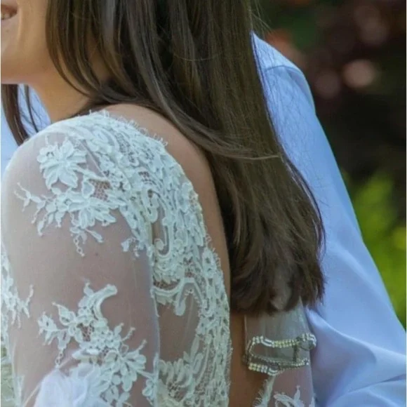 MARCHESA Jeweled Lace Wedding Headpiece display picture 2
